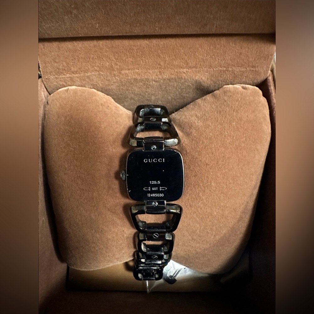 🎀Beautiful Gucci watch🎀 - Picture 4 of 5